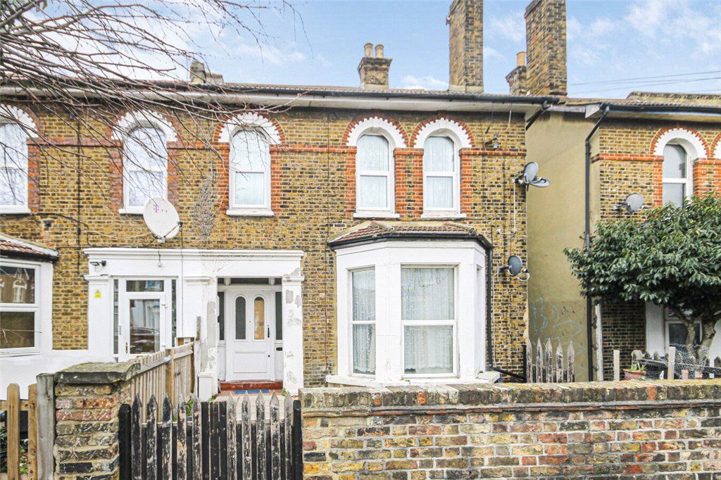 2 bed flat for sale in Clifford Road, London SE25, £250,000 Zoopla