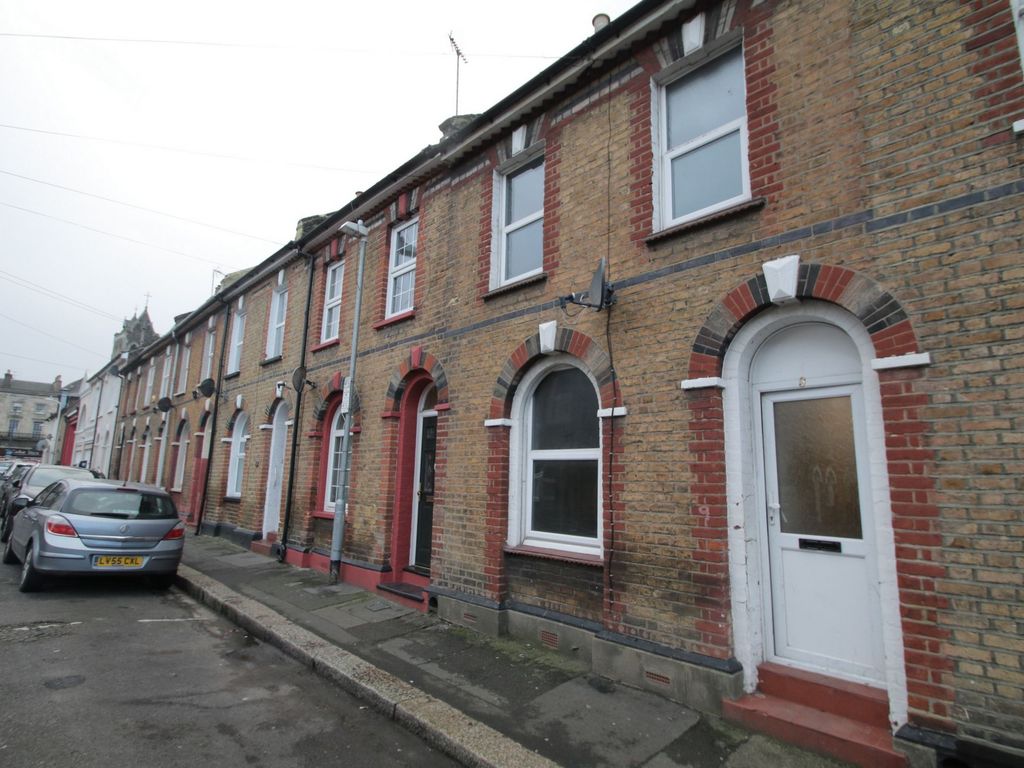 3 bed terraced house to rent in Berkley Road, Gravesend DA12, £1,733