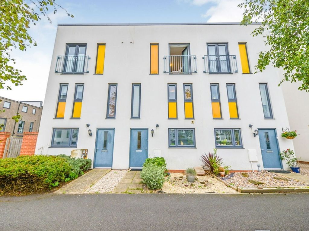 4 bed town house to rent in Penn Way, Welwyn Garden City AL7 Zoopla