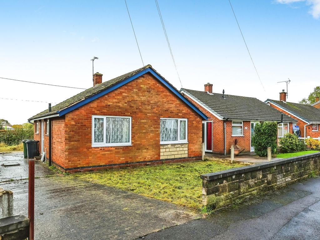 2 bed detached bungalow for sale in Honeyfield Drive, Ripley DE5, £