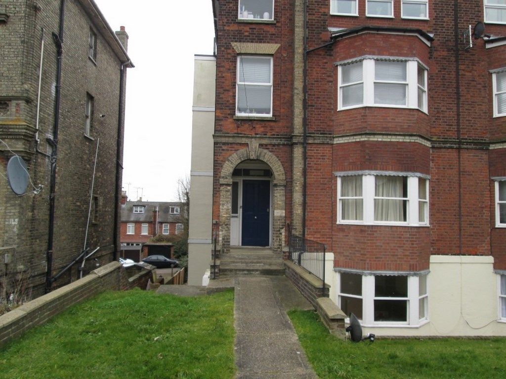 2 bed flat to rent in Cliff Road, Dovercourt, Harwich CO12, £775 pcm Zoopla