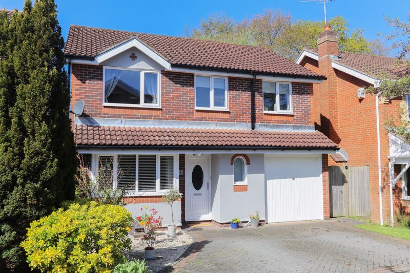 4 bed detached house for sale in Tulip Gardens, Locks Heath
