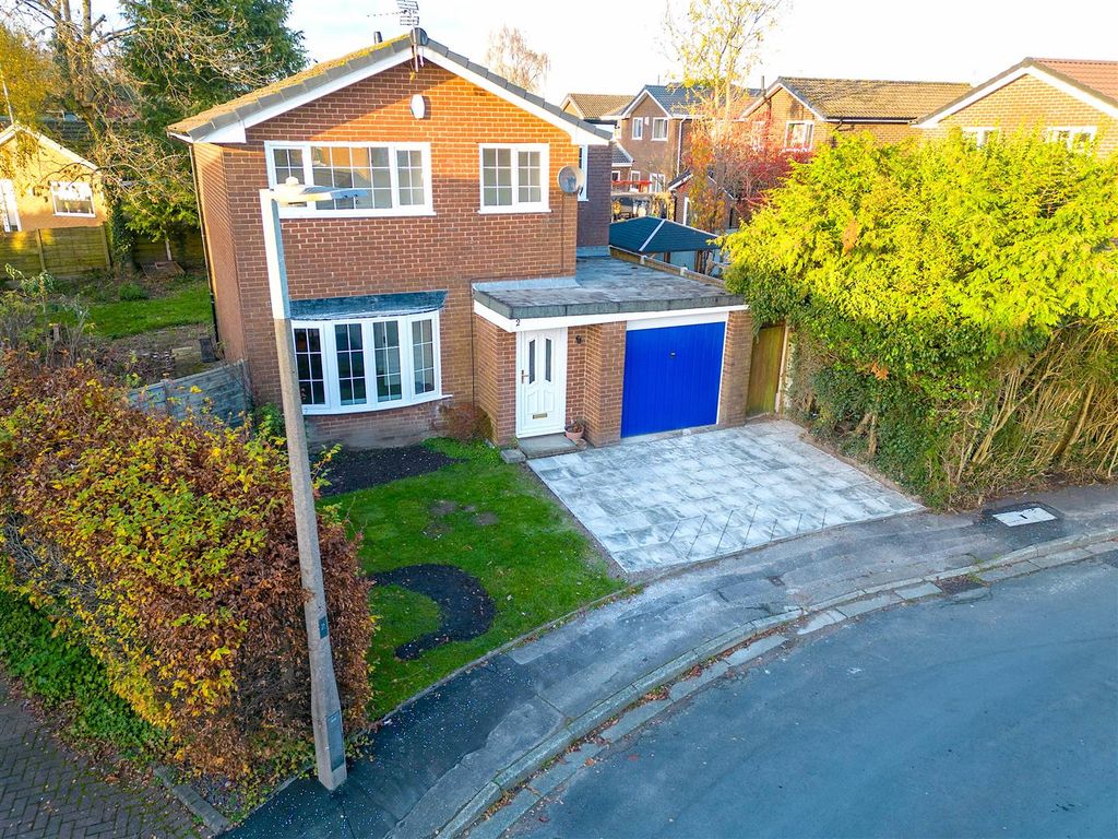 4 bed detached house for sale in Arundel Close, Bury BL8, £360,000 Zoopla