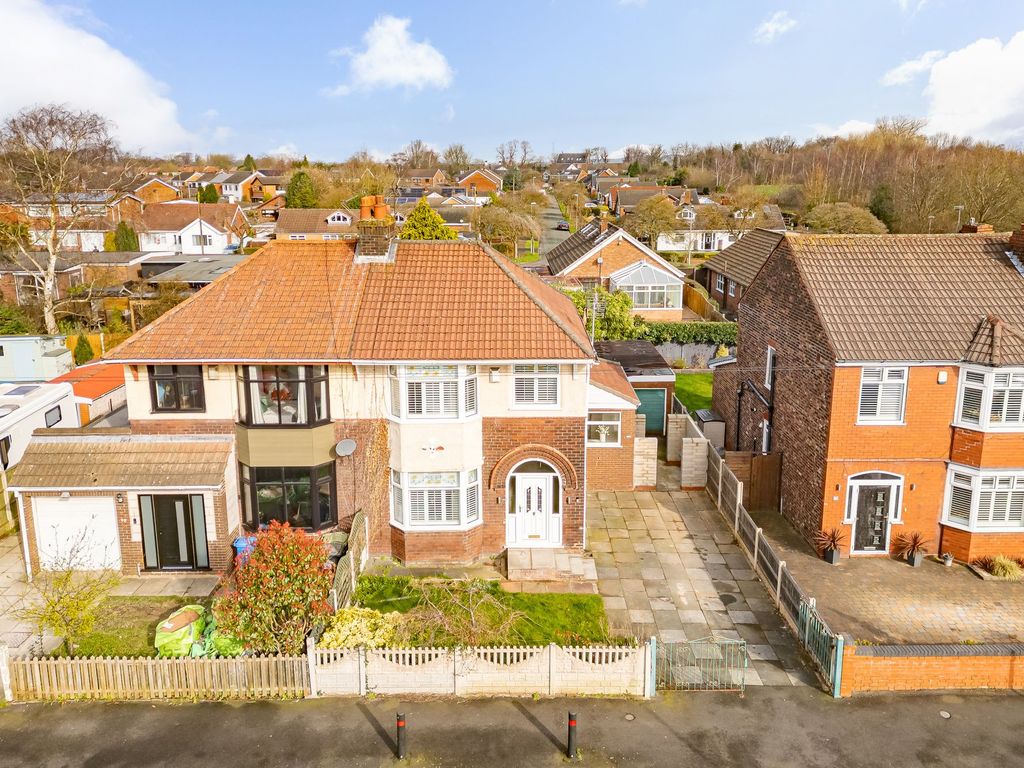 3 bed semidetached house for sale in Pit Lane, Widnes WA8, £375,000