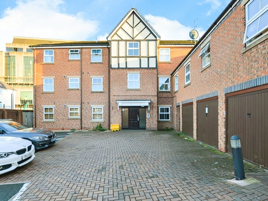 1 bed flat to rent in Creed Way, West Bromwich, West Midlands B70, £750