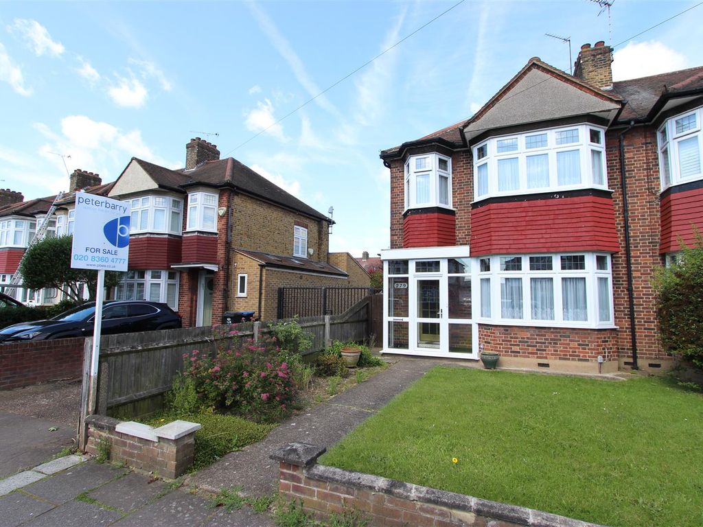 3 bed end terrace house for sale in Firs Lane, London N13, £650,000
