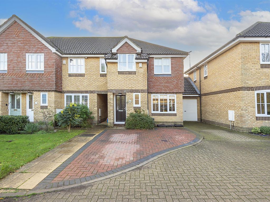 3 bed end terrace house for sale in Charlotte Close, St. Albans AL4