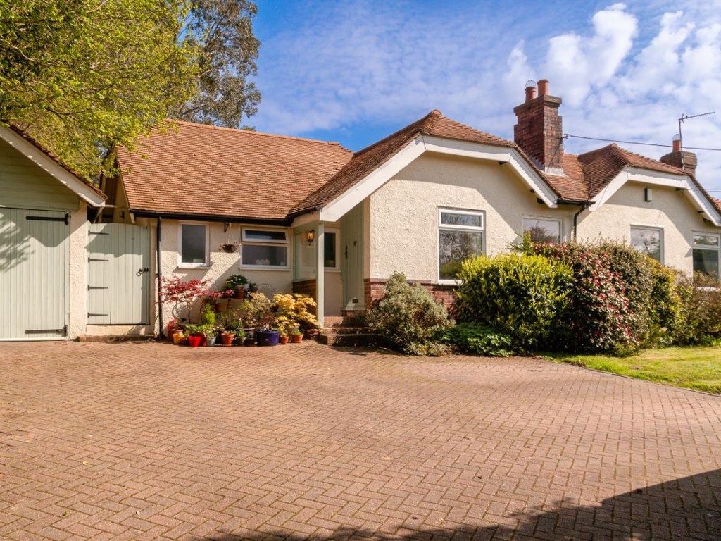 3 bed detached bungalow for sale in Cripps Corner Road, Robertsbridge