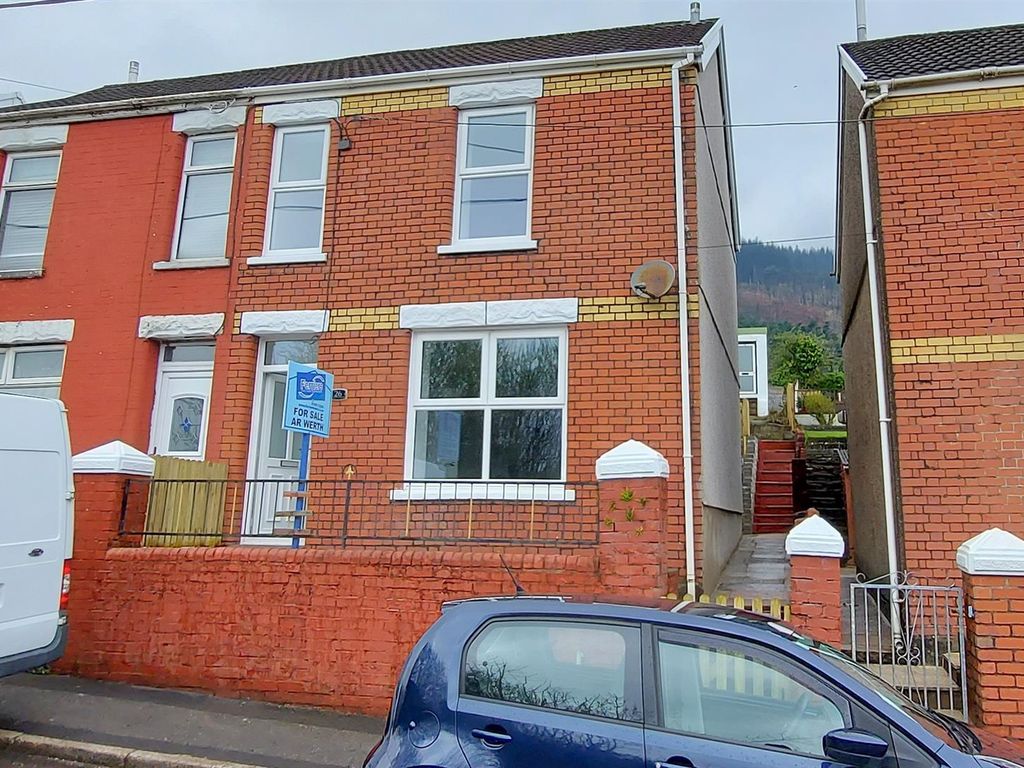 4 bed semidetached house for sale in Garnwen Road, Nantyffyllon