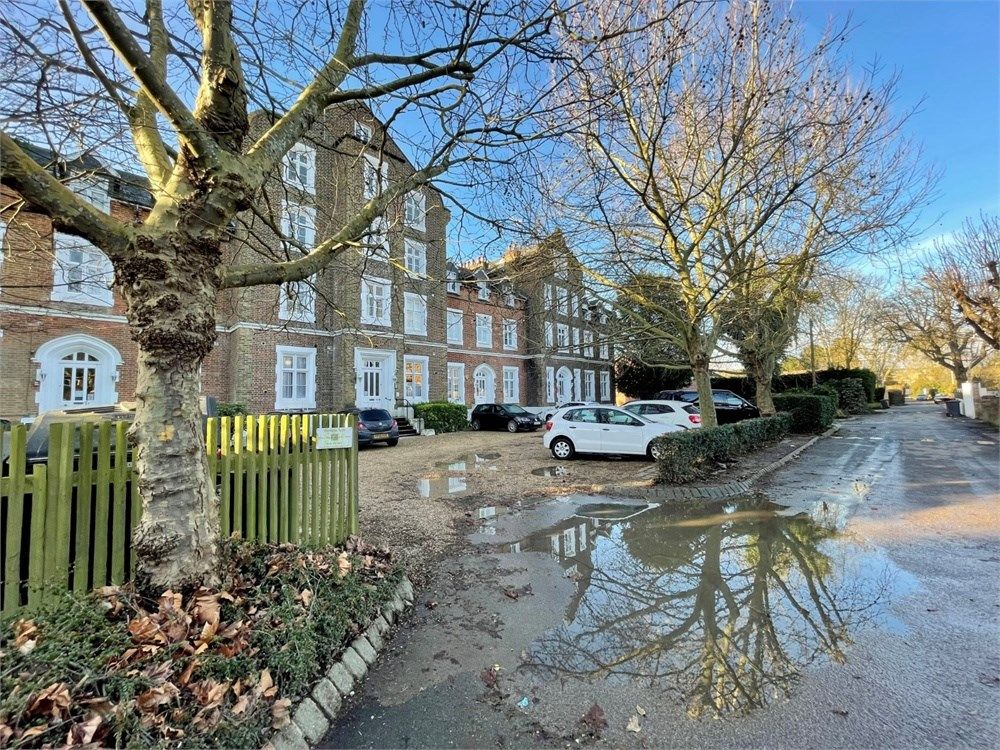 1 bed flat for sale in Upton Park, Slough SL1, £175,000 Zoopla