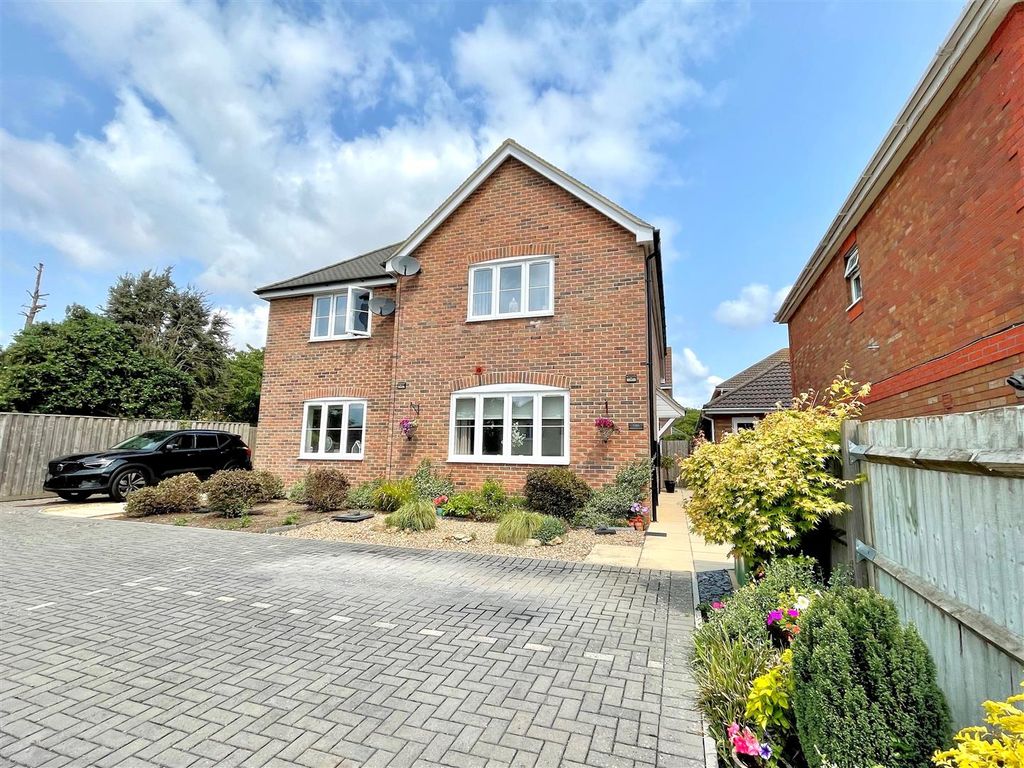 3 bed semidetached house for sale in Segensworth Road, Titchfield