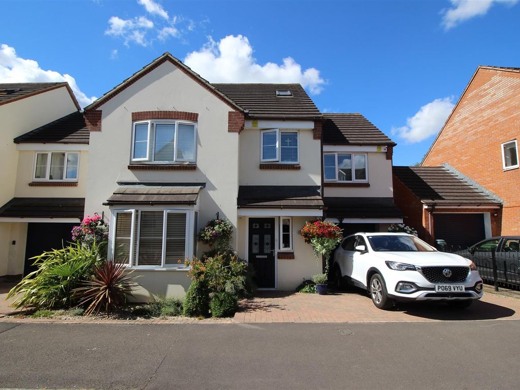 Curlew Drive, Chippenham SN14  