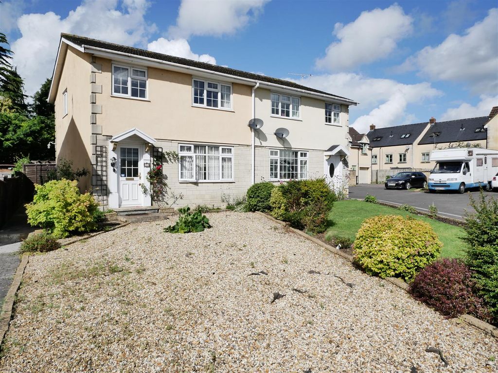 3 bed semidetached house for sale in Curzon Close, Calne SN11, £