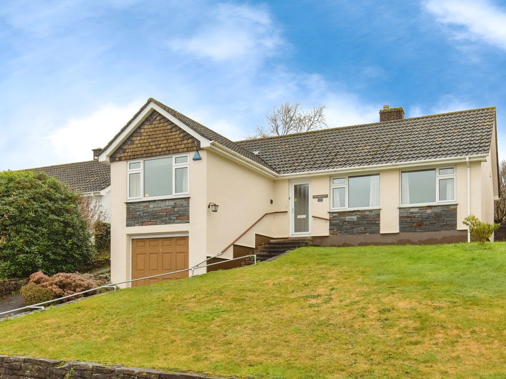 4 bed bungalow for sale in Lanhydrock View, Bodmin, Cornwall PL31, £