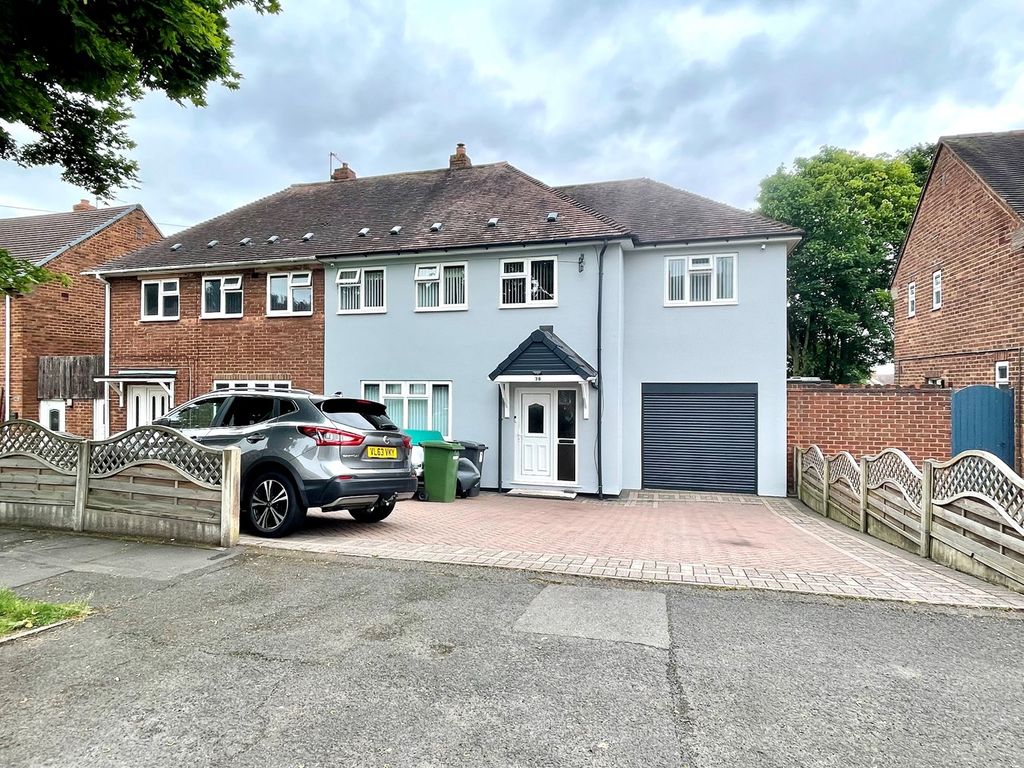 4 bed semidetached house for sale in Westcroft Avenue, Underhill