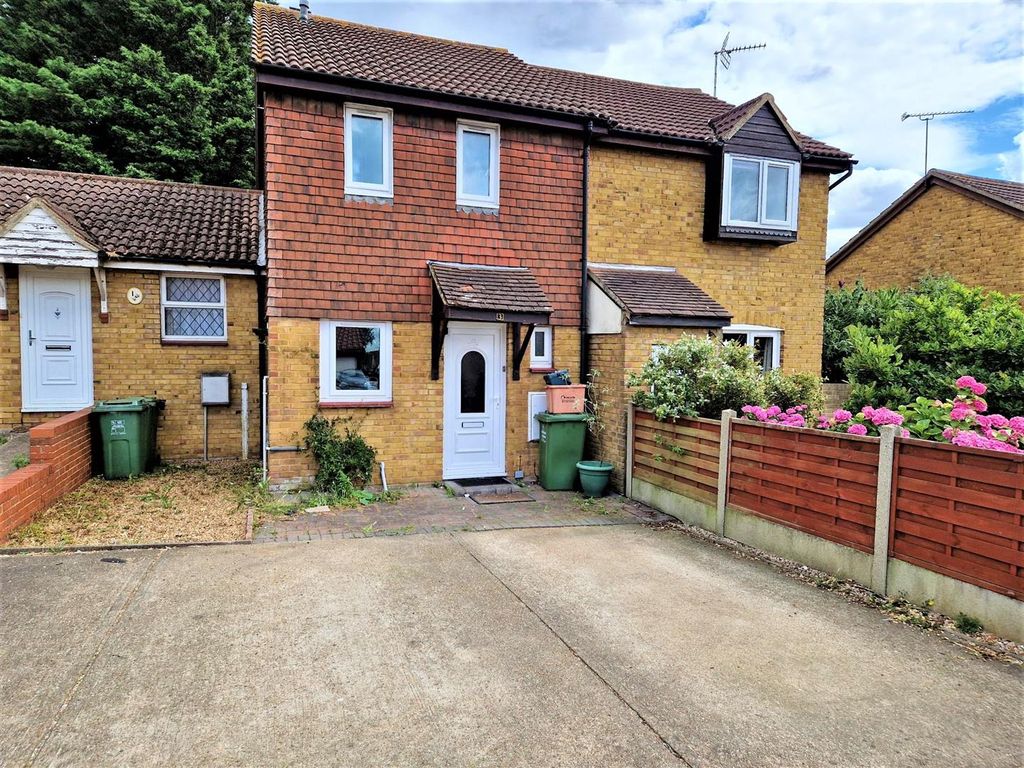 2 bed property for sale in Pebmarsh Drive, Wickford SS12, £290,000 Zoopla