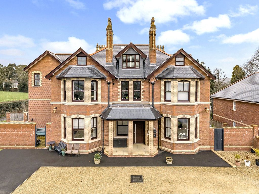 2 bed flat for sale in Brimley Road, Bovey Tracey, Newton Abbot, Devon