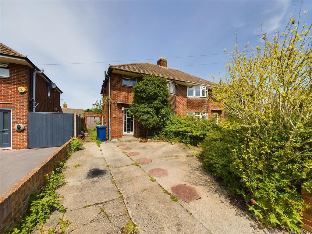3 bed semidetached house for sale in John Daniels Way, Churchdown