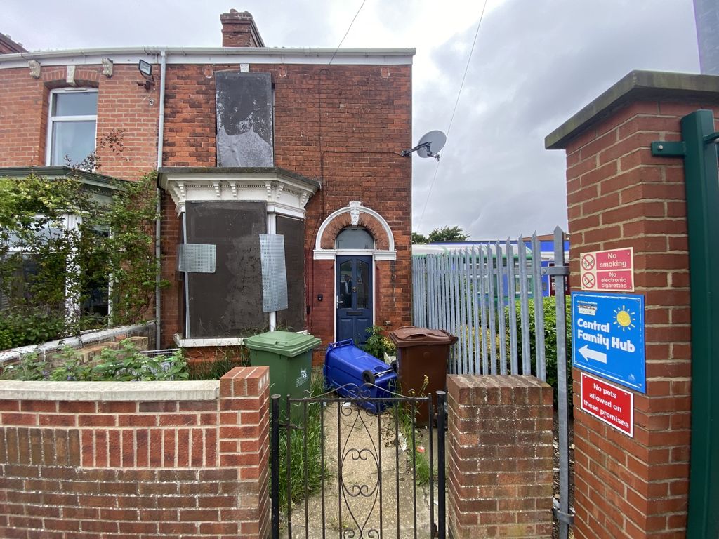 2 bed terraced house for sale in Edward Street, Grimsby, Lincolnshire