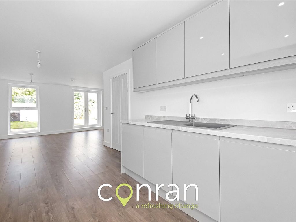 4 bed semidetached house to rent in Lansdowne Mews, Charlton SE7, £