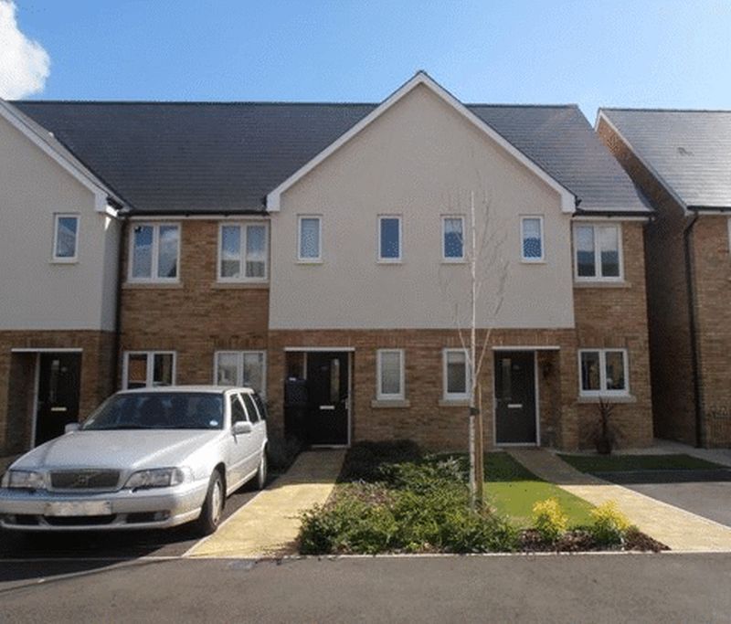 2 bed terraced house to rent in Parkview Way, Epsom KT19, £1,750 pcm