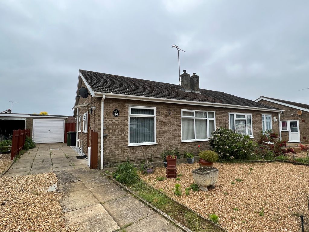 2 bed semidetached bungalow to rent in Shelduck Drive,