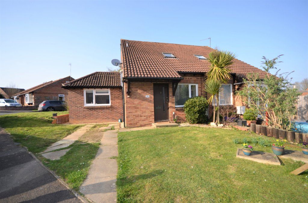2 bed terraced house for sale in Van Dyck Close, Basingstoke, Hampshire