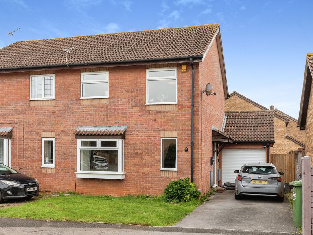 3 bed semidetached house for sale in Turners Court, Bristol BS30, £