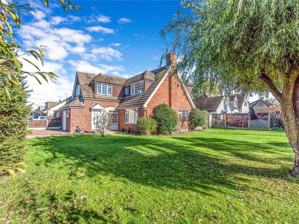 4 bed country house for sale in Mill Lane, Ramsden Heath, Billericay