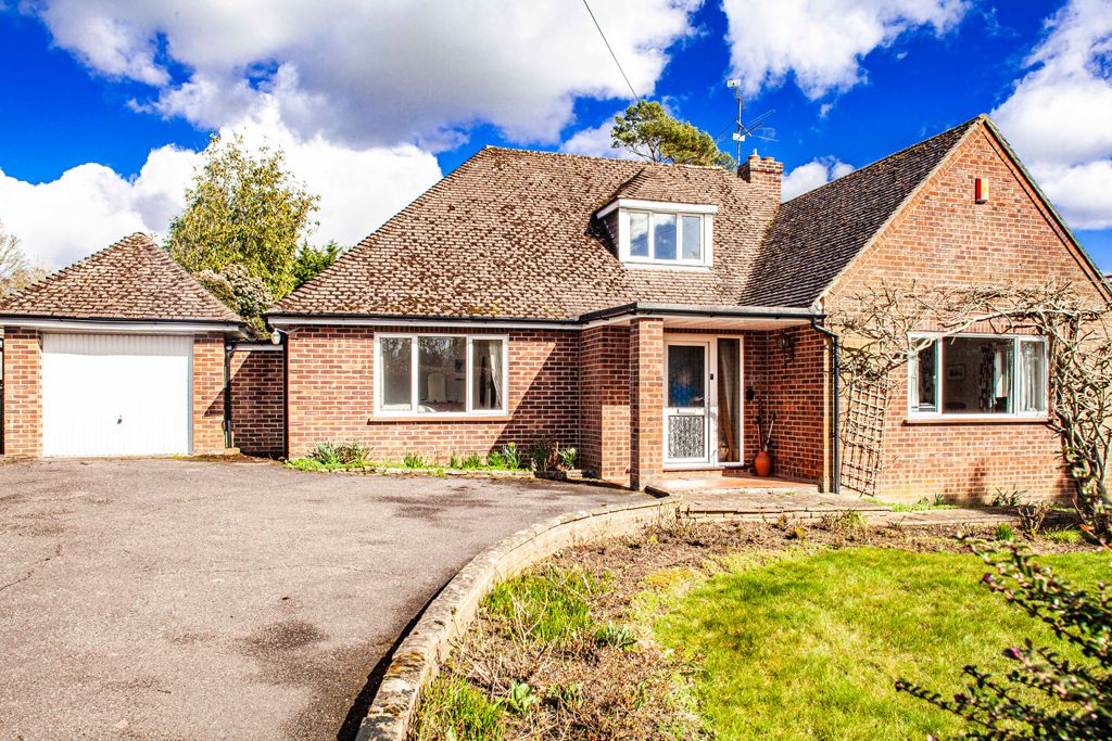 5 bed detached house for sale in Wellfield, Upper Basildon RG8 Zoopla