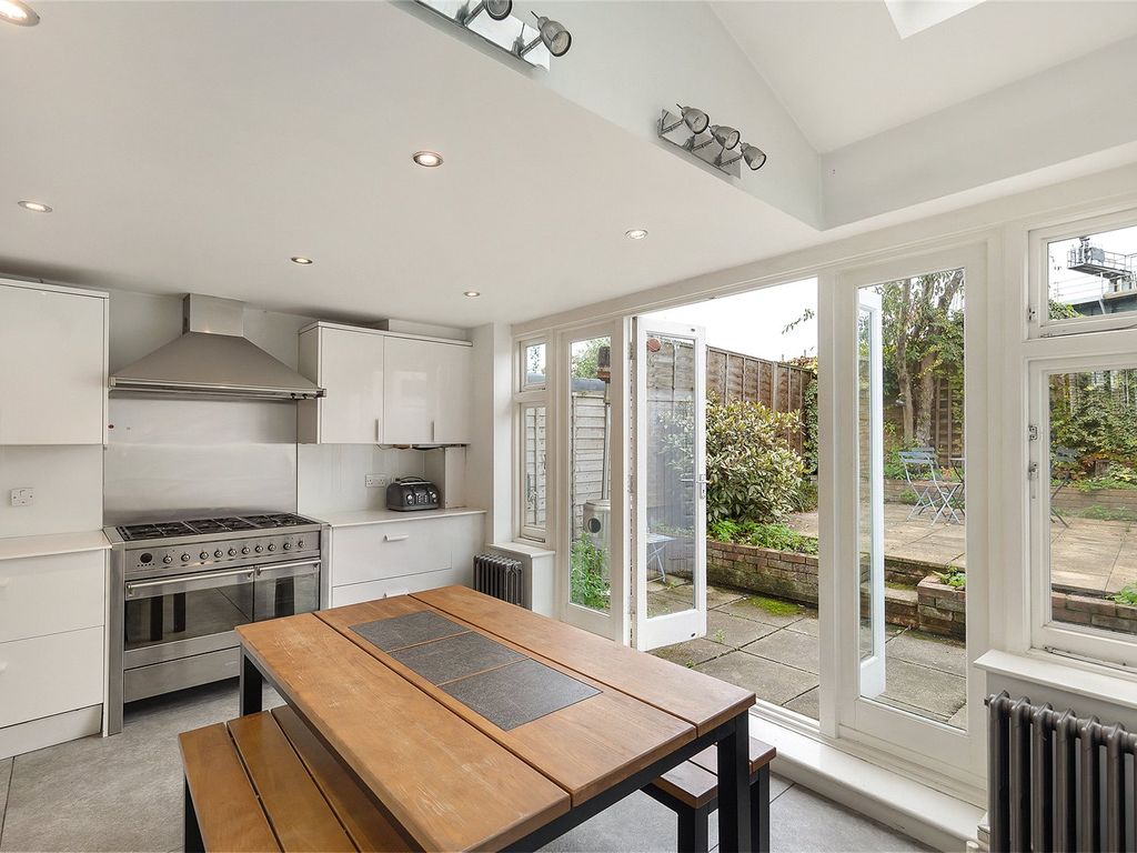 Eversleigh Road, Battersea, London SW11  