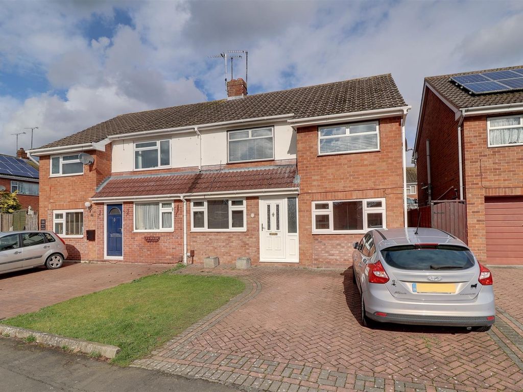 3 bed semidetached house for sale in Porchester Road, Hucclecote