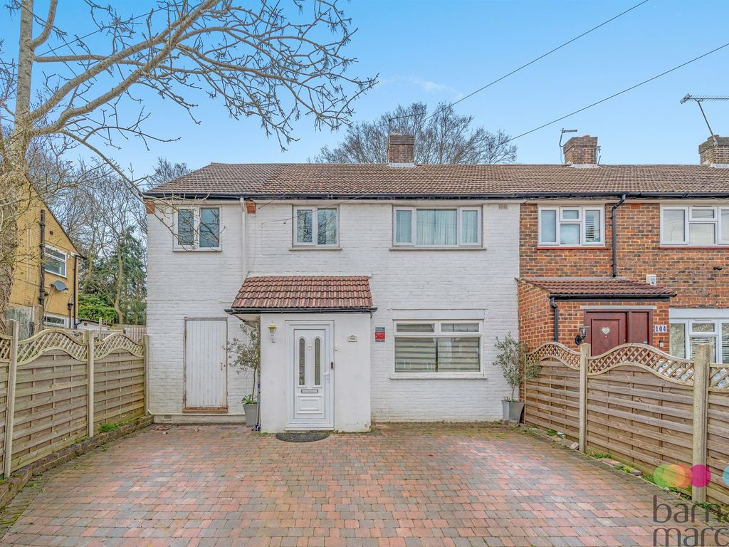 4 bed semidetached house for sale in Worcester Crescent, London NW7, £