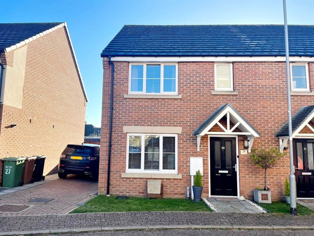 3 bed semidetached house for sale in Corrie Close, Wellingborough NN8