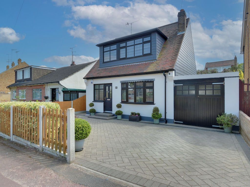 3 bed property for sale in Eastwood Old Road, LeighOnSea SS9 Zoopla
