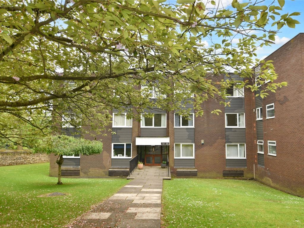 2 bed flat for sale in Woodville Court, Park Crescent, Roundhay, Leeds