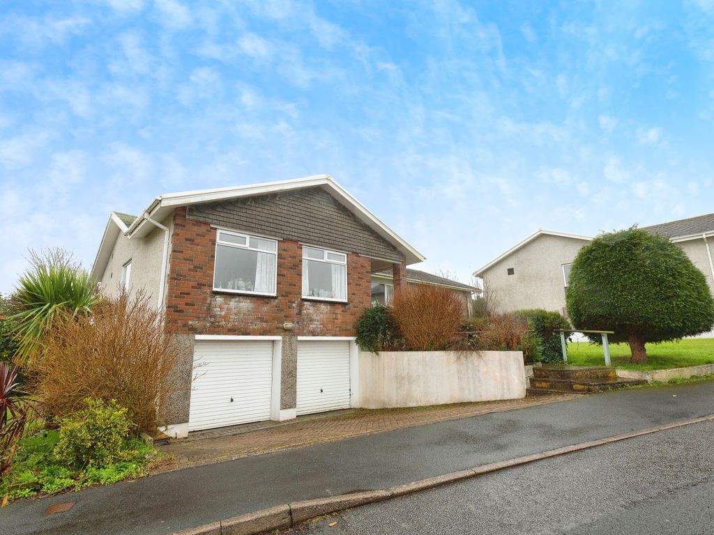 4 bed bungalow for sale in Portbyhan Road, Looe, Cornwall PL13, £
