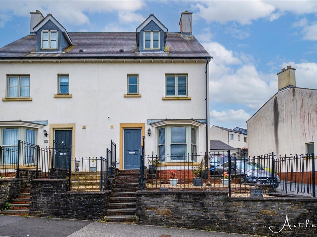 4 bed town house for sale in Heathland Way, Llandarcy, Neath SA10, £259,950 Zoopla