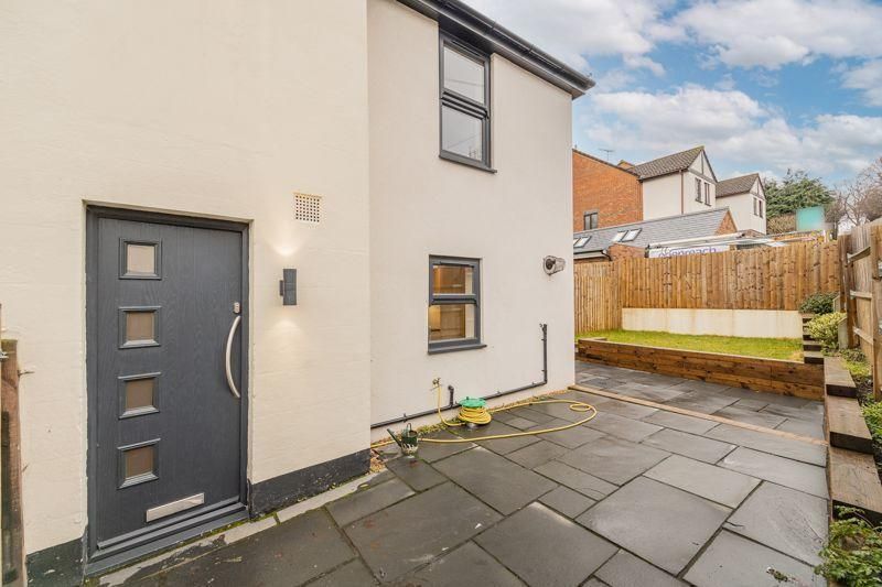 2 bed semidetached house to rent in Cotterells, Hemel Hempstead HP1