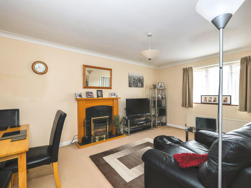 2 bed flat for sale in Jubilee Road, Waterlooville PO7 Zoopla