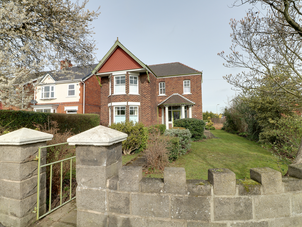 4 bed detached house for sale in Burringham Road, Scunthorpe DN17, £
