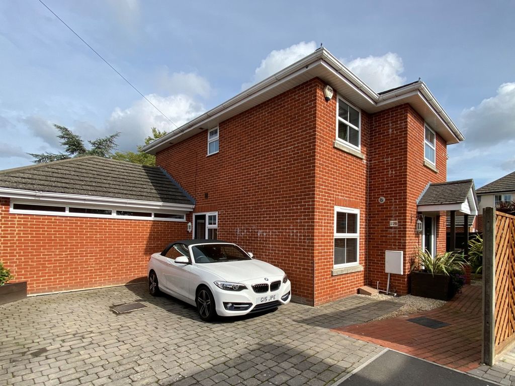 5 bed detached house for sale in Richards Close, Locks Heath