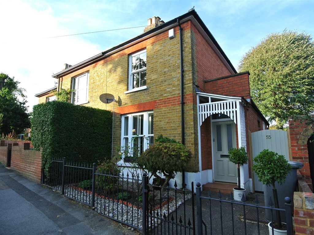 2 bed semidetached house to rent in Middle Hill, Englefield Green