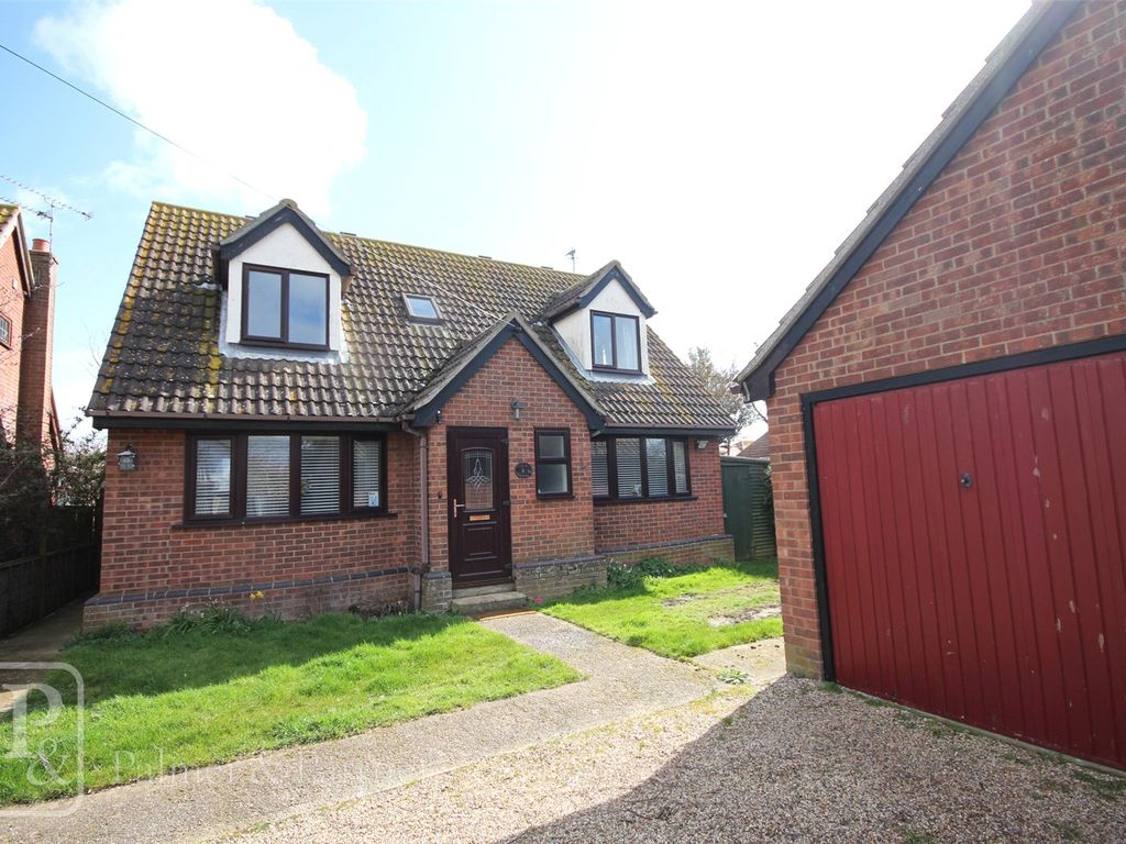 3 bed detached house for sale in Hereford Court, ClactonOnSea, Essex