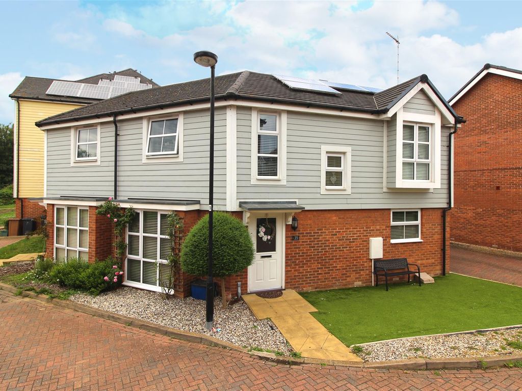 3 bed semidetached house for sale in Plaxton Way, Ware SG12, £260,000