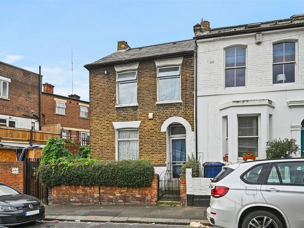 3 bed end terrace house for sale in Grove Road, Acton, London W3, £