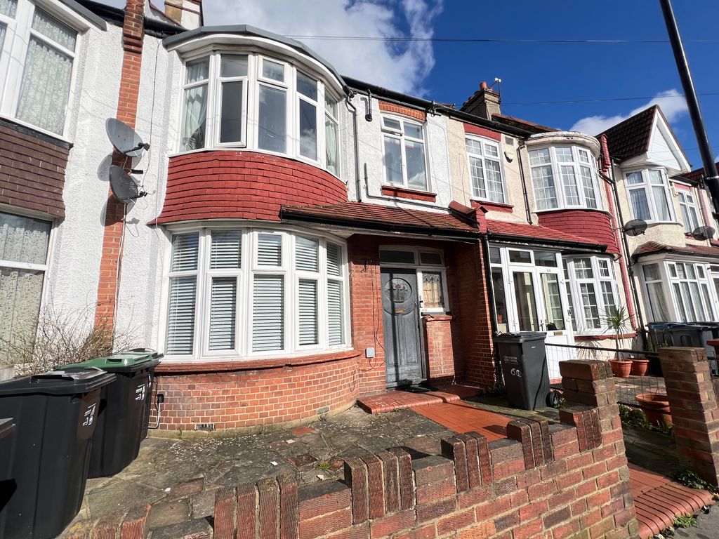4 bed flat for sale in Limpsfield Avenue, Thornton Heath CR7, £330,000 Zoopla