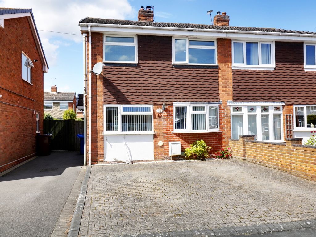 3 bed semidetached house for sale in Willow Road, Barton Under Needwood, BurtonOnTrent
