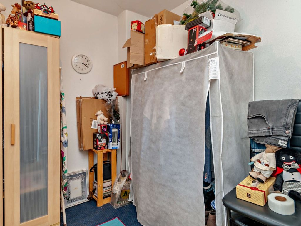 3 bed semidetached house for sale in Clayton Road, Bradford BD7, £