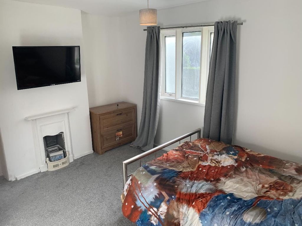 3 bed shared to rent in Hazel Avenue, Gwersyllt, Wrexham